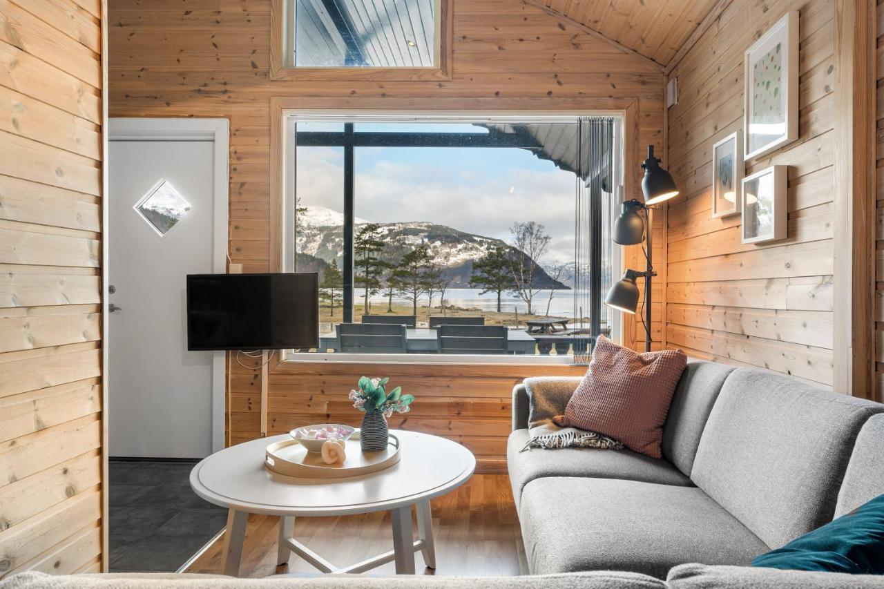Mikkelparken Ferietun Hotel Kinsarvik Bagian luar foto