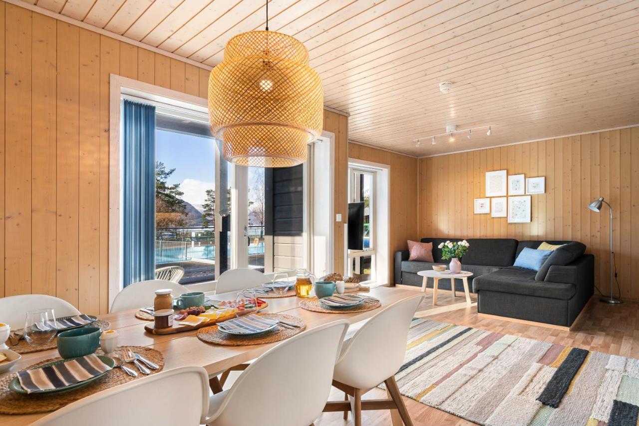 Mikkelparken Ferietun Hotel Kinsarvik Bagian luar foto