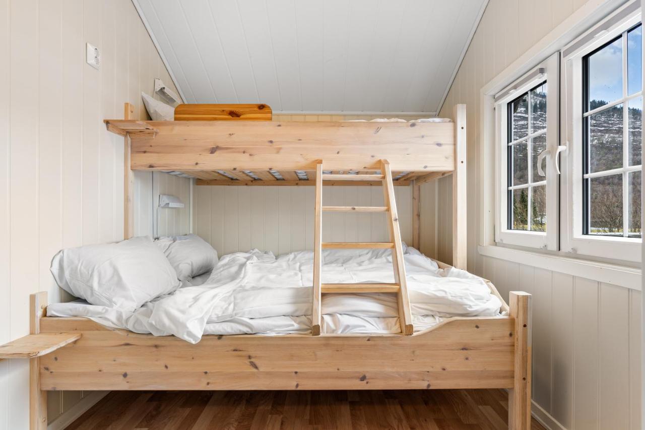 Mikkelparken Ferietun Hotel Kinsarvik Bagian luar foto