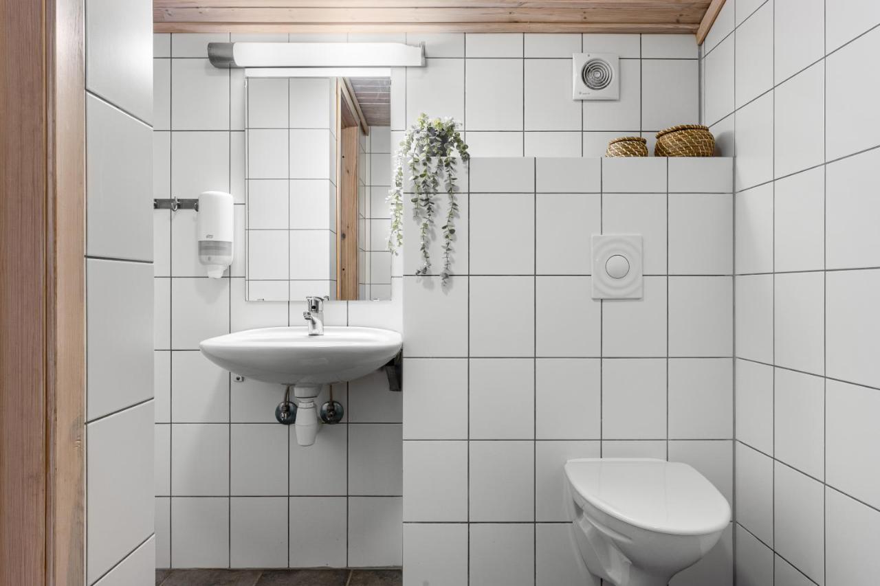Mikkelparken Ferietun Hotel Kinsarvik Bagian luar foto