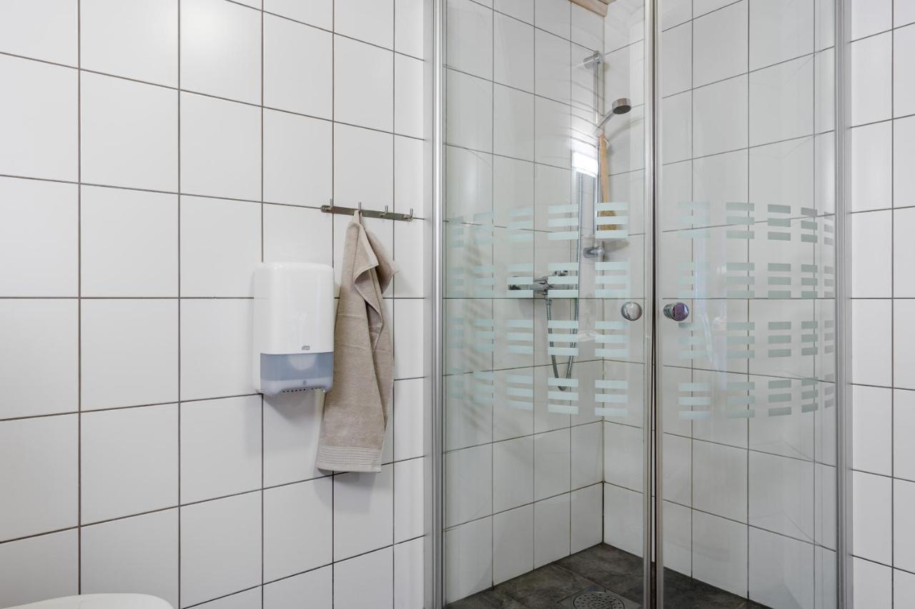Mikkelparken Ferietun Hotel Kinsarvik Bagian luar foto