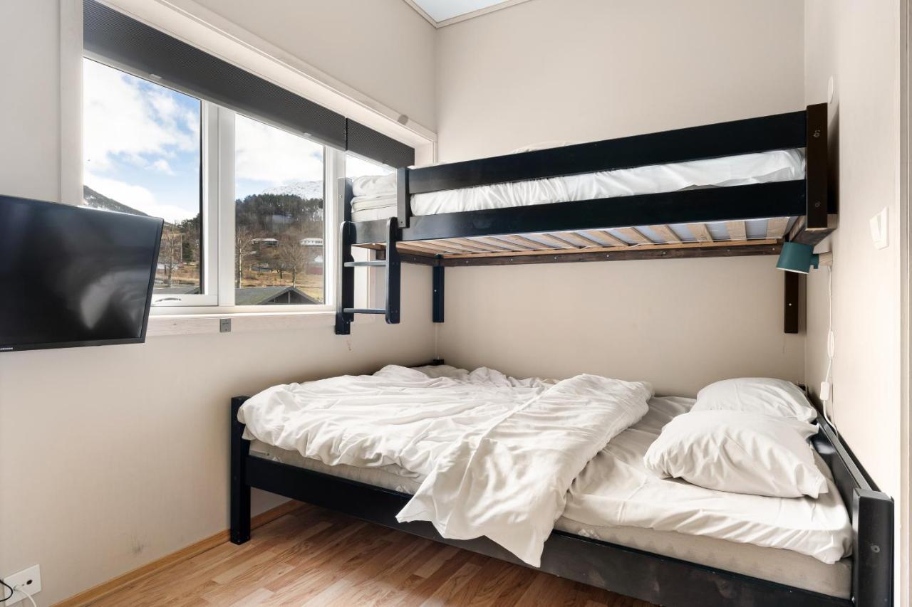 Mikkelparken Ferietun Hotel Kinsarvik Bagian luar foto