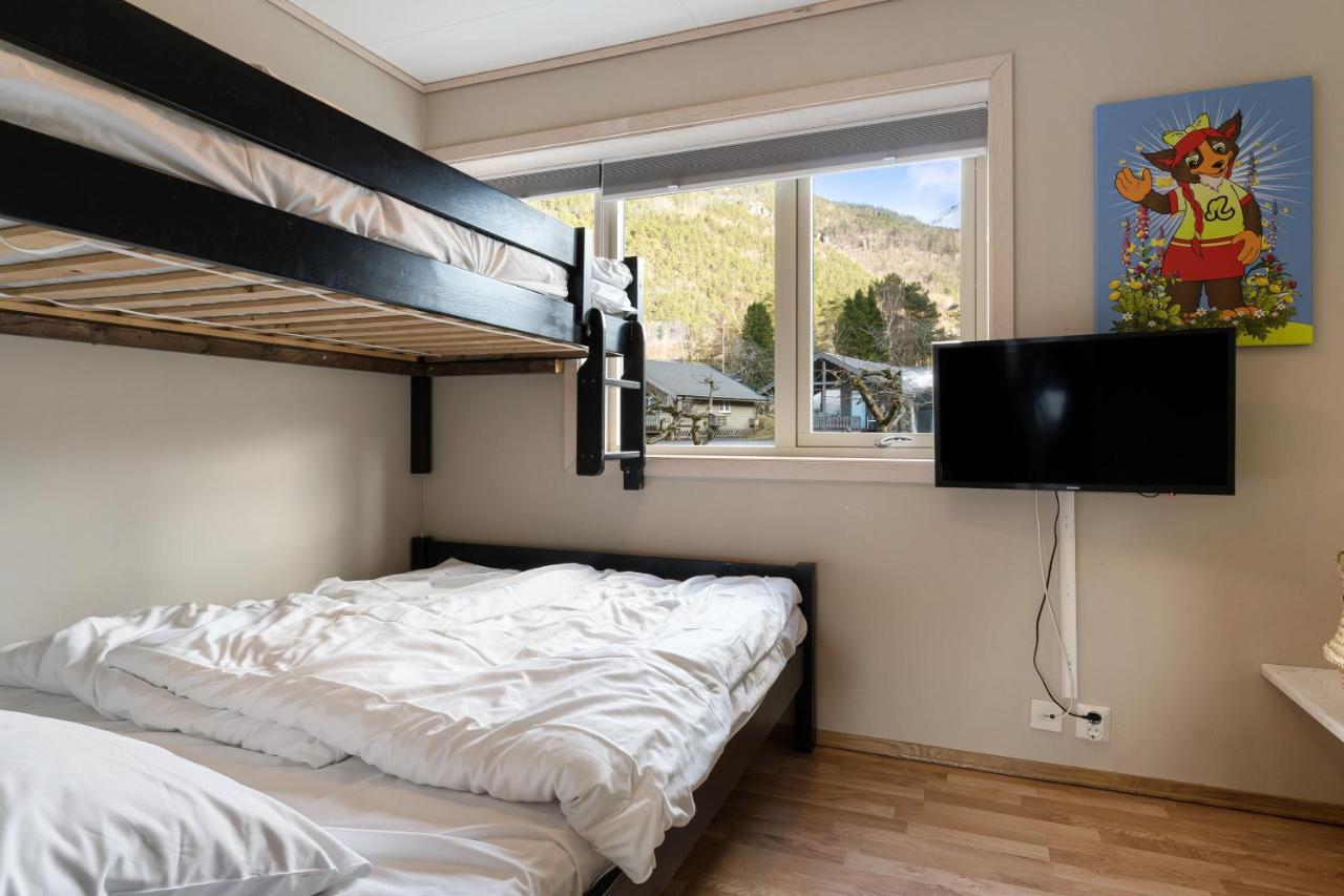 Mikkelparken Ferietun Hotel Kinsarvik Bagian luar foto
