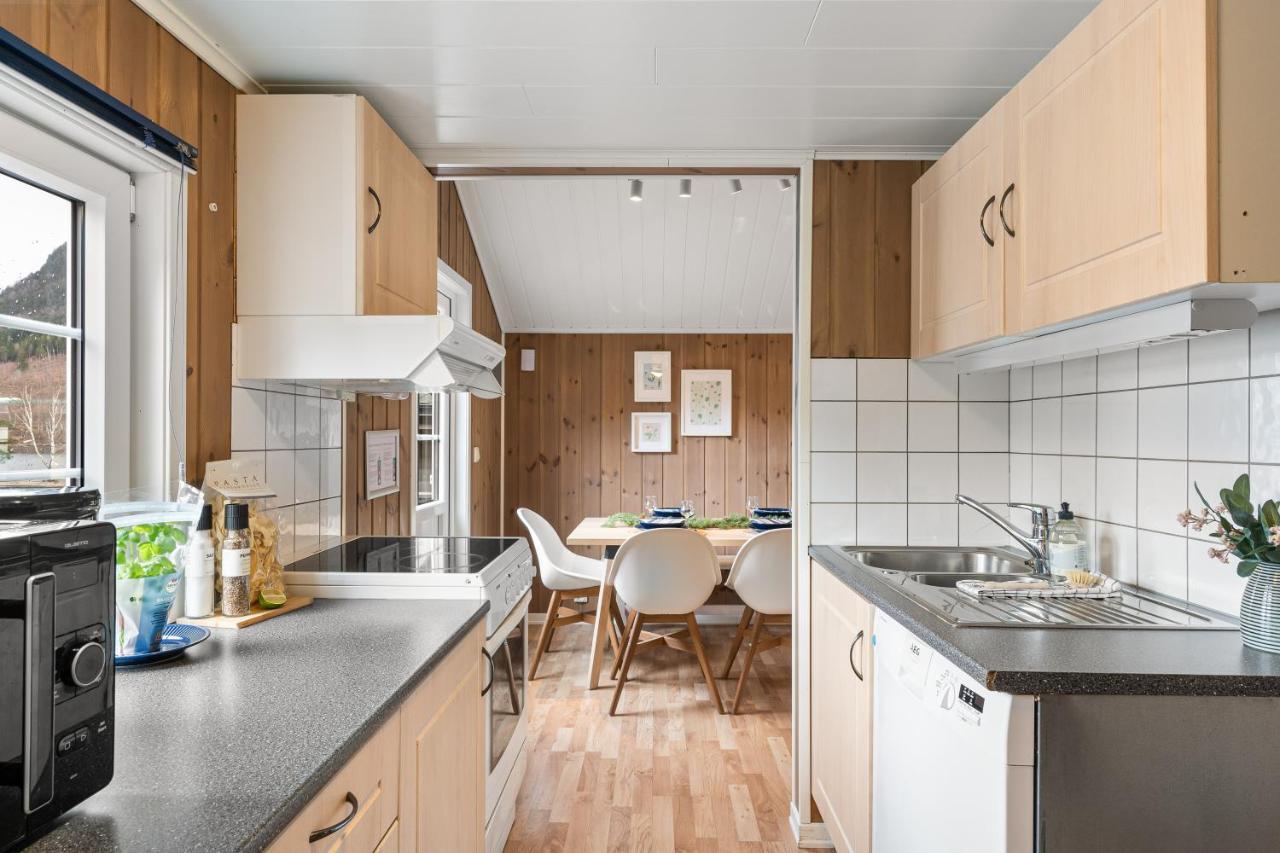 Mikkelparken Ferietun Hotel Kinsarvik Bagian luar foto