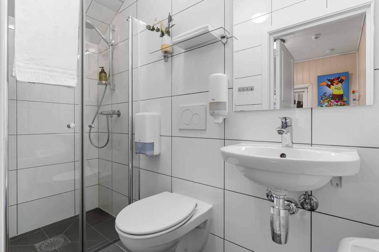 Mikkelparken Ferietun Hotel Kinsarvik Bagian luar foto