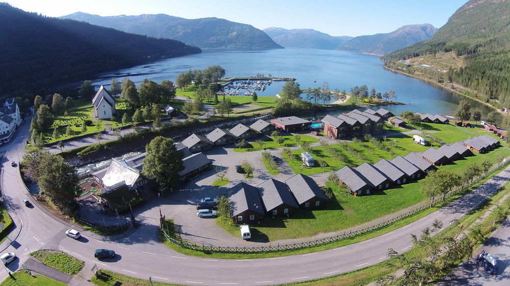 Mikkelparken Ferietun Hotel Kinsarvik Bagian luar foto