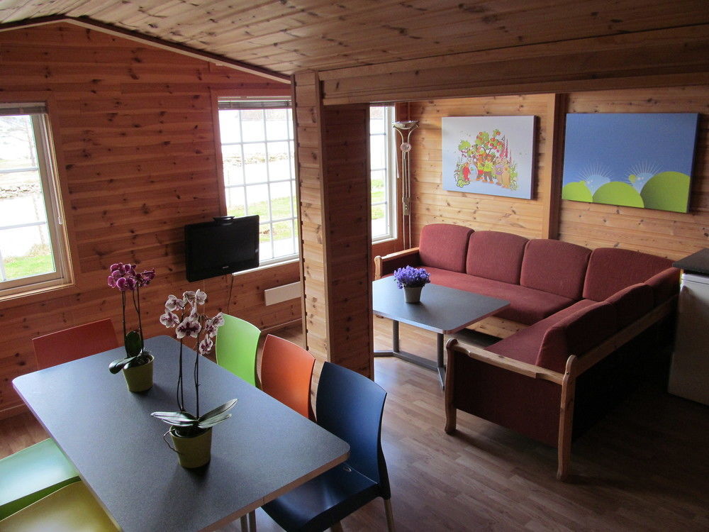 Mikkelparken Ferietun Hotel Kinsarvik Bagian luar foto