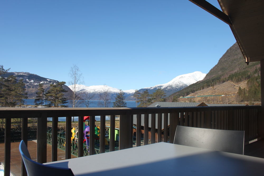 Mikkelparken Ferietun Hotel Kinsarvik Bagian luar foto
